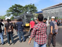 Latihan Sispamkota Polres Lebak dan Personil Polsek Jajaran Polres Lebak Polda Banten di Alun alun Rangkasbung